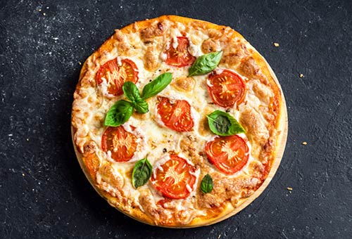 Valley View Casino's own Snax 24-hour snack bar offers hand-tossed pizzas, nachos, fresh salads and much more.
